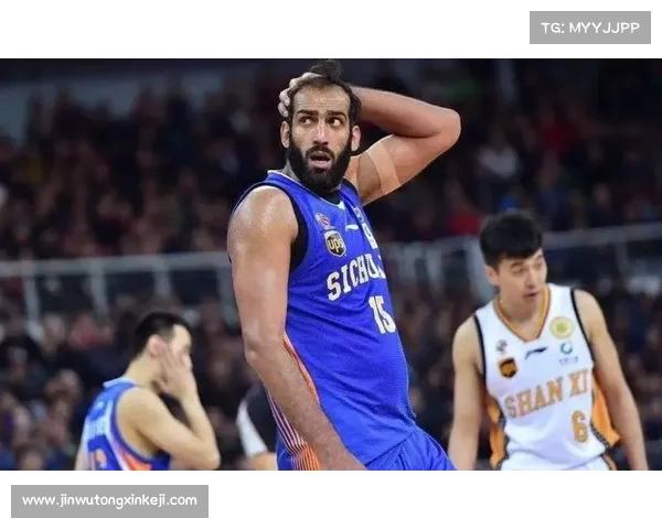 哈达迪坚守赛场背后的坚持与抉择探寻老将不言退的职业信念